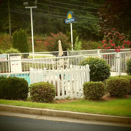 Days Inn By Wyndham Dahlonega University Area-3