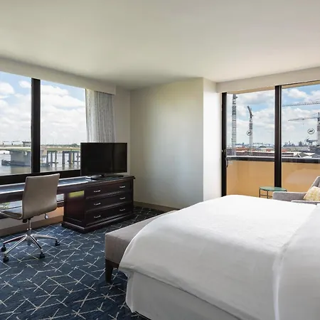 Sheraton Norfolk Waterside Hotel-2