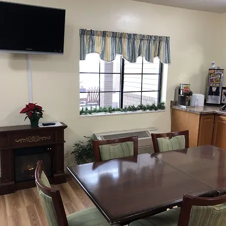 Days Inn By Wyndham Iron Mountain-3
