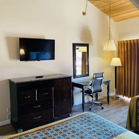 Rodeway Inn Fallbrook Downtown-3