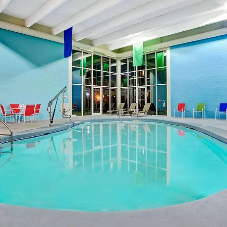 Travelodge By Wyndham Iowa City-3