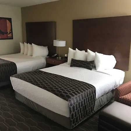 Best Western Plus Milwaukee Airport Hotel & Conference Center-3