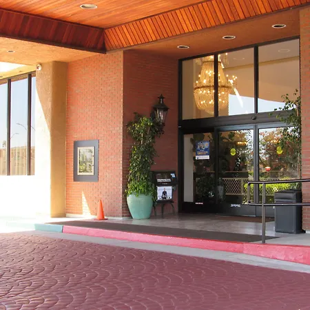 Best Western Plus Redondo Beach Inn-3