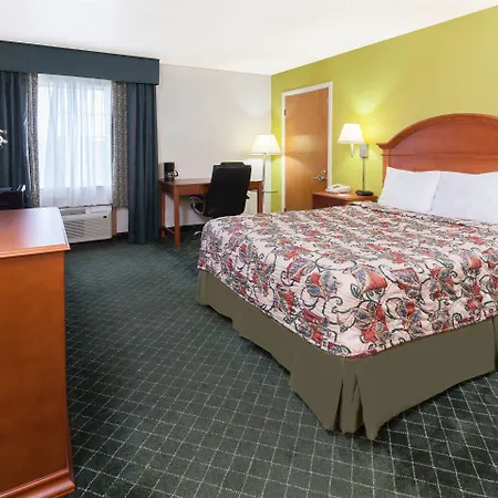 Days Inn By Wyndham Shawnee-2