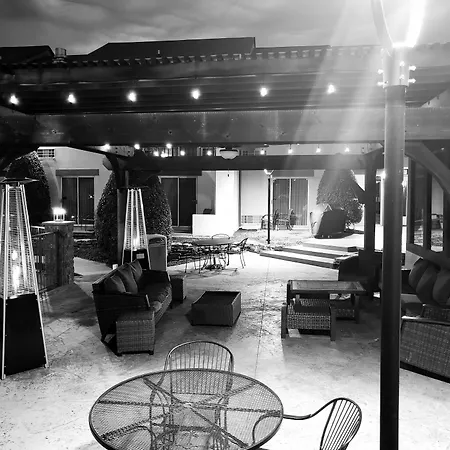 Club Hotel Nashville Inn & Suites-3