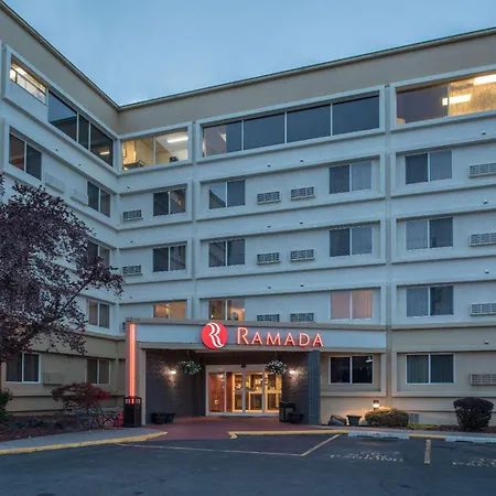 Ramada By Wyndham Downtown Spokane-3