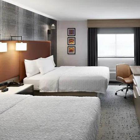 Hampton Inn Newark Airport-2