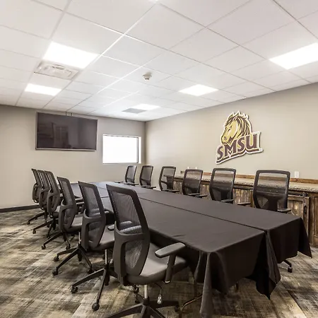 Everspring Inn And Suites-3