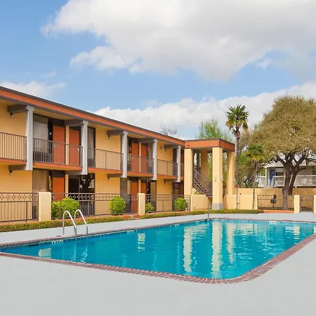 Days Inn By Wyndham Uvalde-3