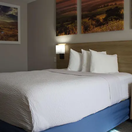 Days Inn By Wyndham Colby-2