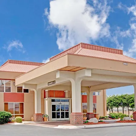 Ramada By Wyndham West Memphis-3