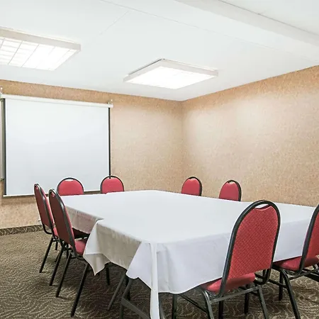 Ramada By Wyndham Plymouth Hotel & Conference Center-2