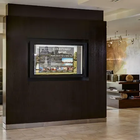 Courtyard By Marriott Indianapolis Airport-3