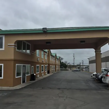 Days Inn By Wyndham San Antonio Airport-3