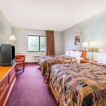Days Inn By Wyndham Topeka-3