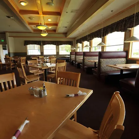 Shilo Inn Suites Hotel - Nampa Suites-3