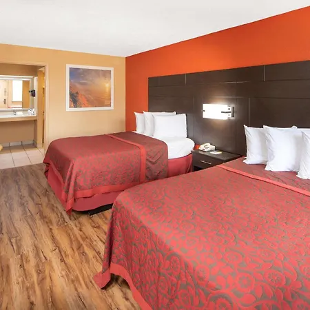 Days Inn By Wyndham Tupelo-3