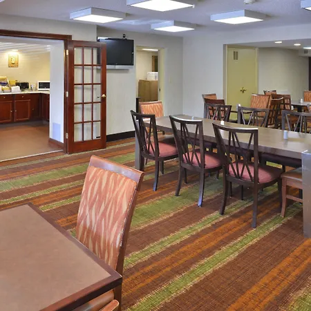 Days Inn By Wyndham Newark Wilmington-2