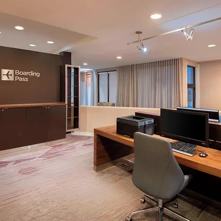 Courtyard By Marriott Savannah Midtown-3