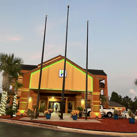 Home Town Inn & Suites-3