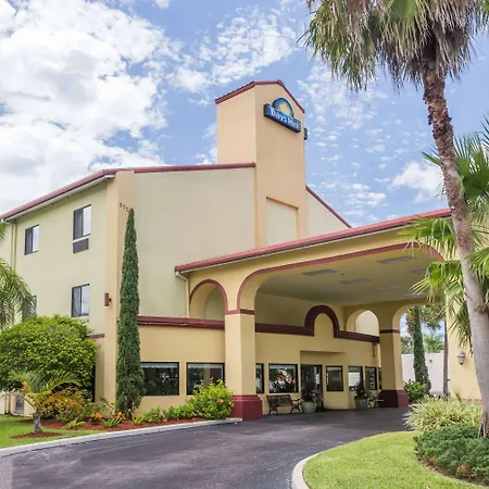 Days Inn By Wyndham Sarasota I-75-2