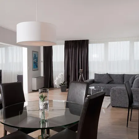 Wyndham Hannover Atrium-3