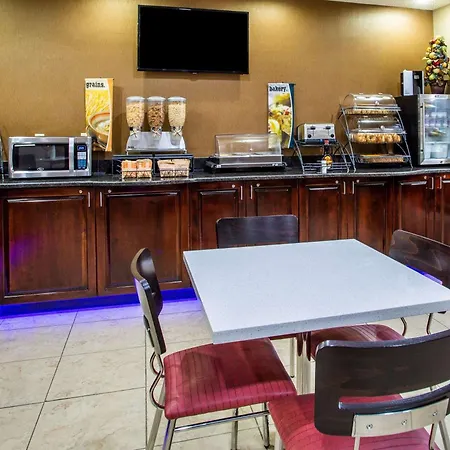 Microtel Inn & Suites By Wyndham Charleston-3