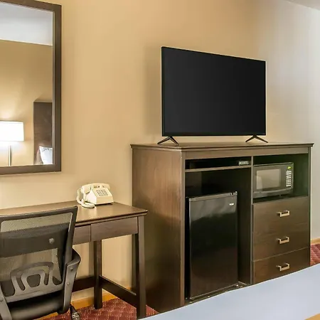 Quality Inn & Suites Houghton Downtown-3