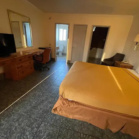 Econo Lodge-3