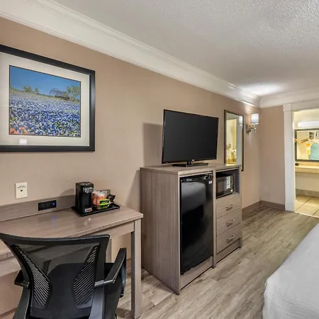 Quality Inn Near Lake Marble Falls-2
