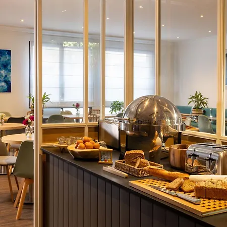 Hotel Paris Louis Blanc-3