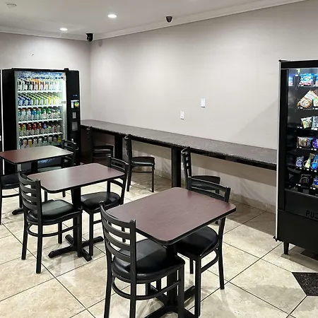 Super 8 By Wyndham Mesa Downtown Near Convention Center-3