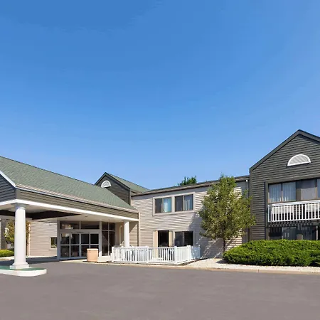 La Quinta Inn By Wyndham Sheboygan-3