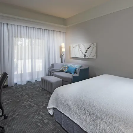 Courtyard By Marriott Dothan-3