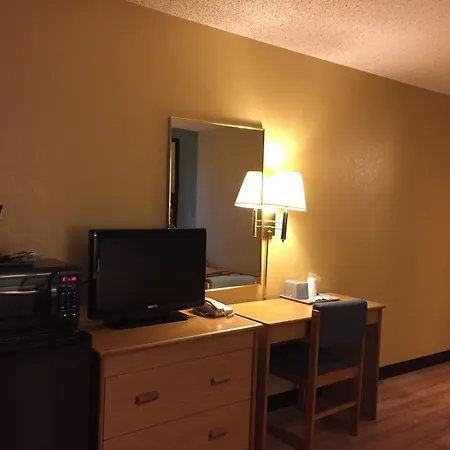 Super 8 By Wyndham Raton-2