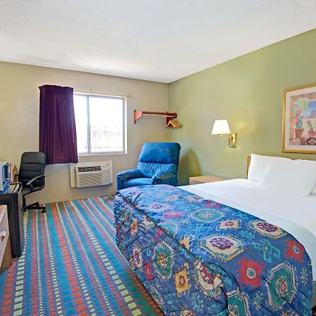 Super 8 By Wyndham Belen Nm-2