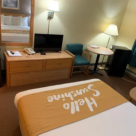 Days Inn By Wyndham Ocean Shores-3