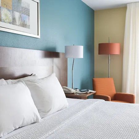 Fairfield Inn & Suites Peru-3