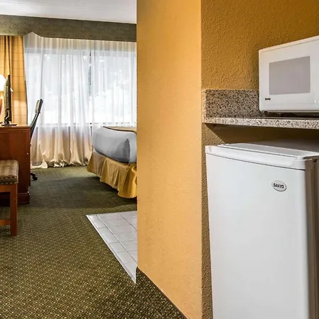 Quality Inn Southfield - Detroit-3