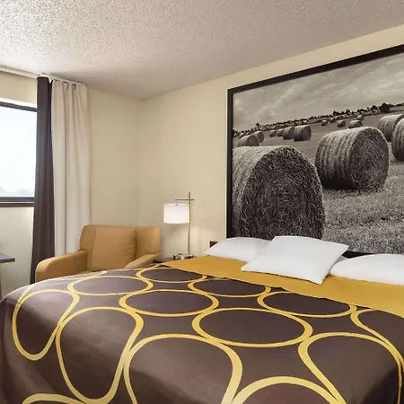 Super 8 By Wyndham Dodge City-3