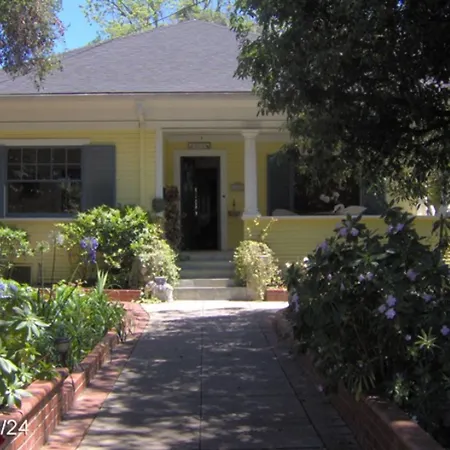 Secret Garden Inn&Cottages-3