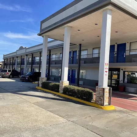 Days Inn By Wyndham Gonzales-3
