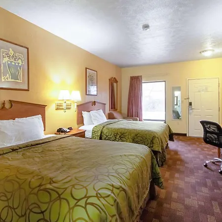 Quality Inn & Suites Dickson-3