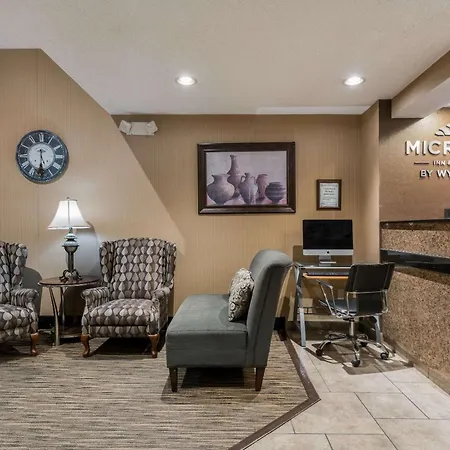Microtel Inn & Suites By Wyndham Rochester North Mayo Clinic-3