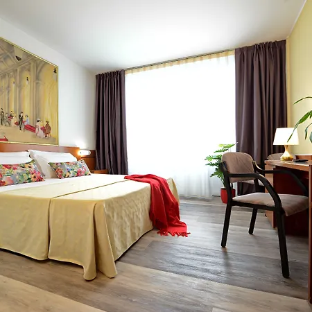 Hotel Krystal-2
