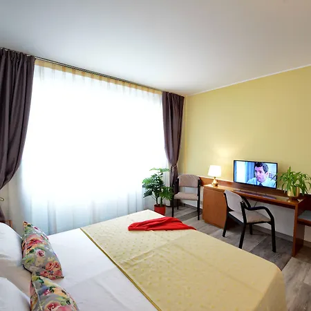 Hotel Krystal-3