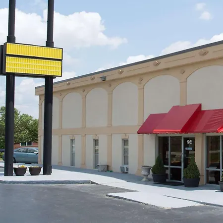 Super 8 By Wyndham Greensboro-3