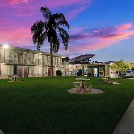 Hometowne Studios By Red Roof Vero Beach - I-95-3
