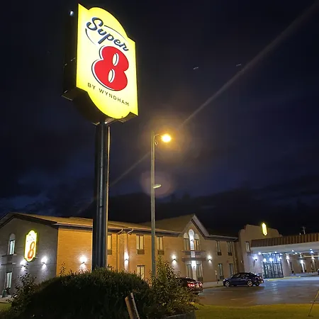 Super 8 By Wyndham Metropolis-2