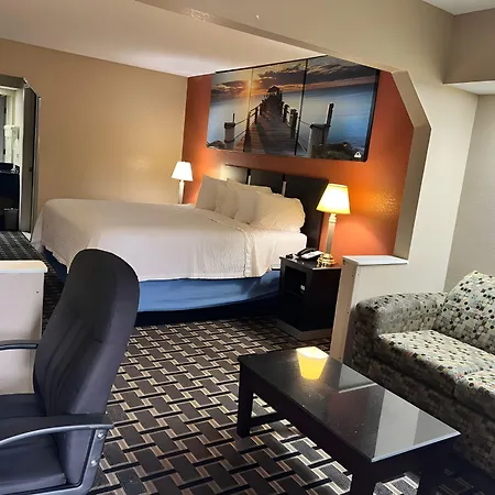 Days Inn & Suites By Wyndham Pine Bluff-3